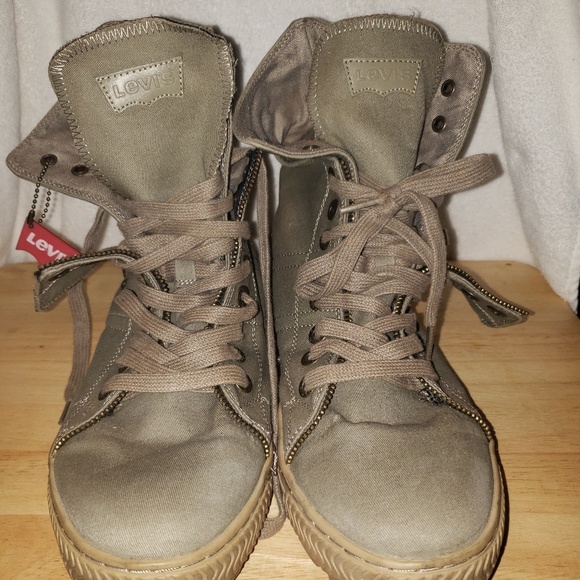 levi's sahara boots
